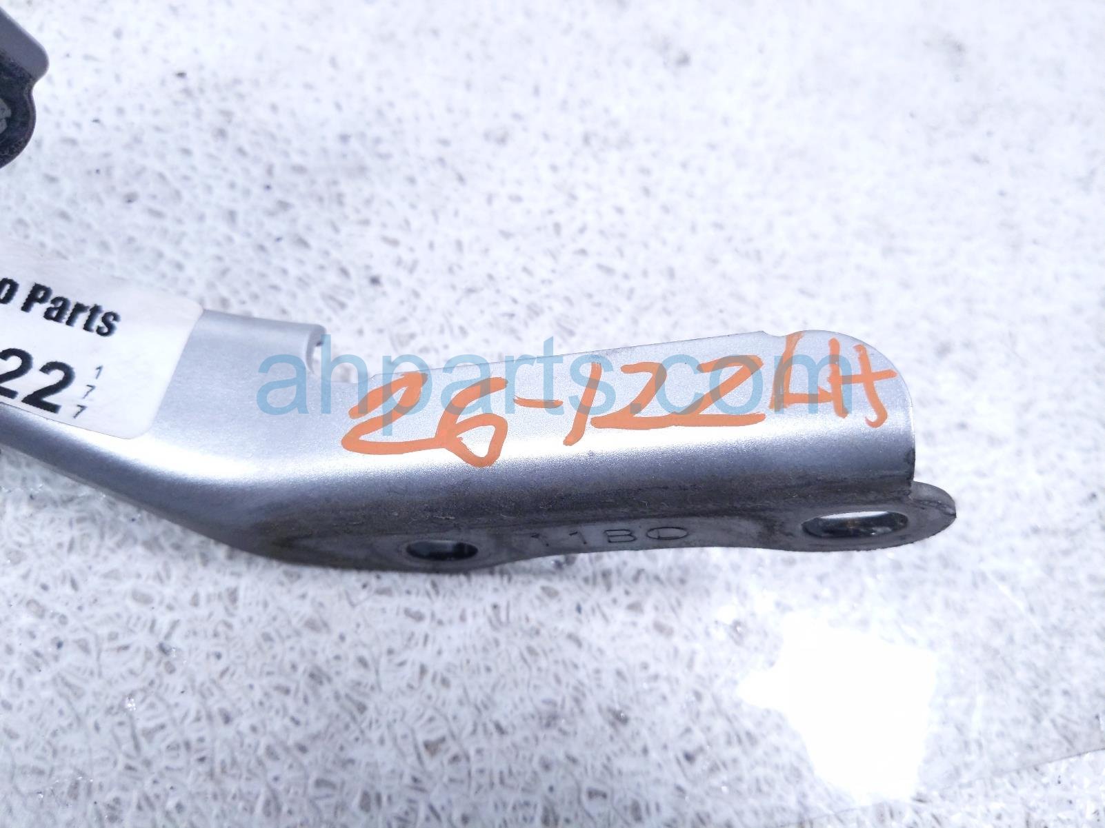 2018 Toyota Camry Driver Hood Hinge Silver 53420 33300 Replacement 2018 Toyota Camry Driver Hood Hinge Silver 53420 33300 Replacement thumbnail