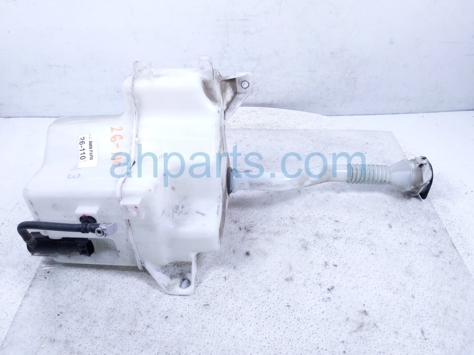 Lexus WINDSHIELD WASHER RESERVOIR W/PUMP