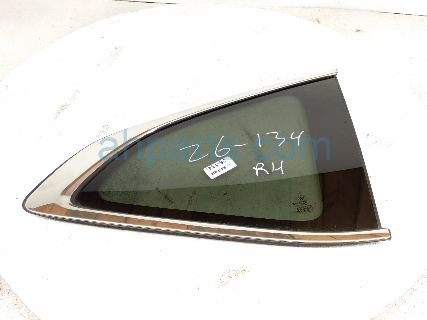 Honda RH QUARTER WINDOW GLASS