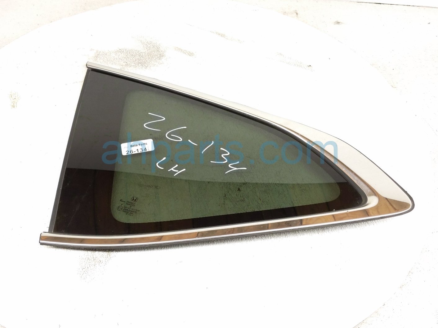 Honda LH QUARTER WINDOW GLASS