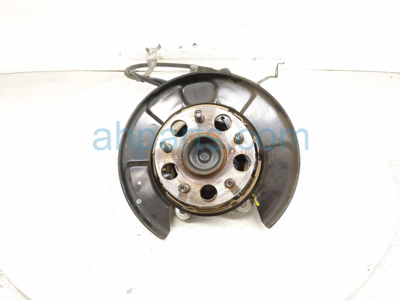 $99 Toyota RR/RH SPINDLE KNUCKLE HUB - FWD