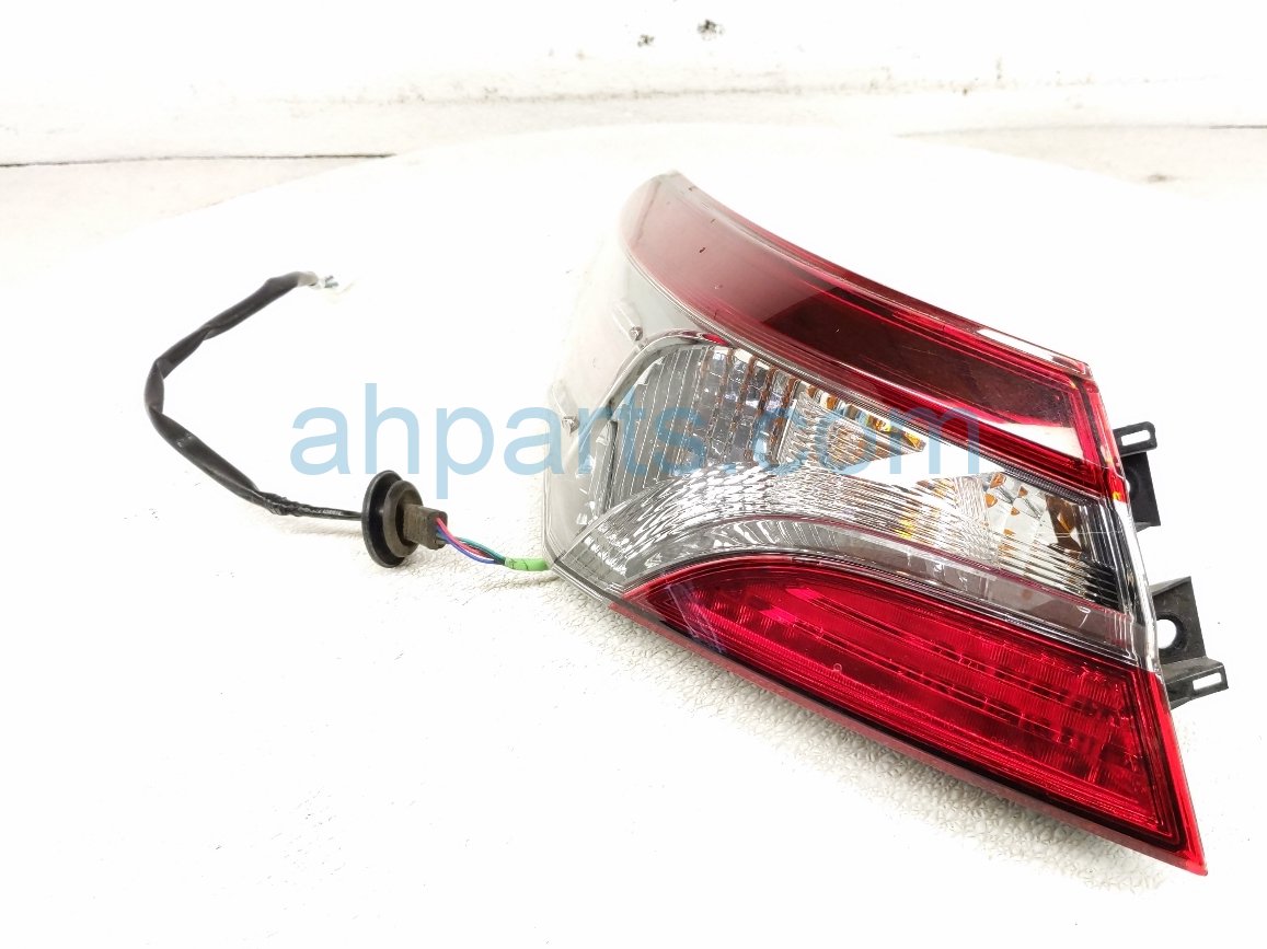 Toyota LH TAIL LAMP (ON BODY)