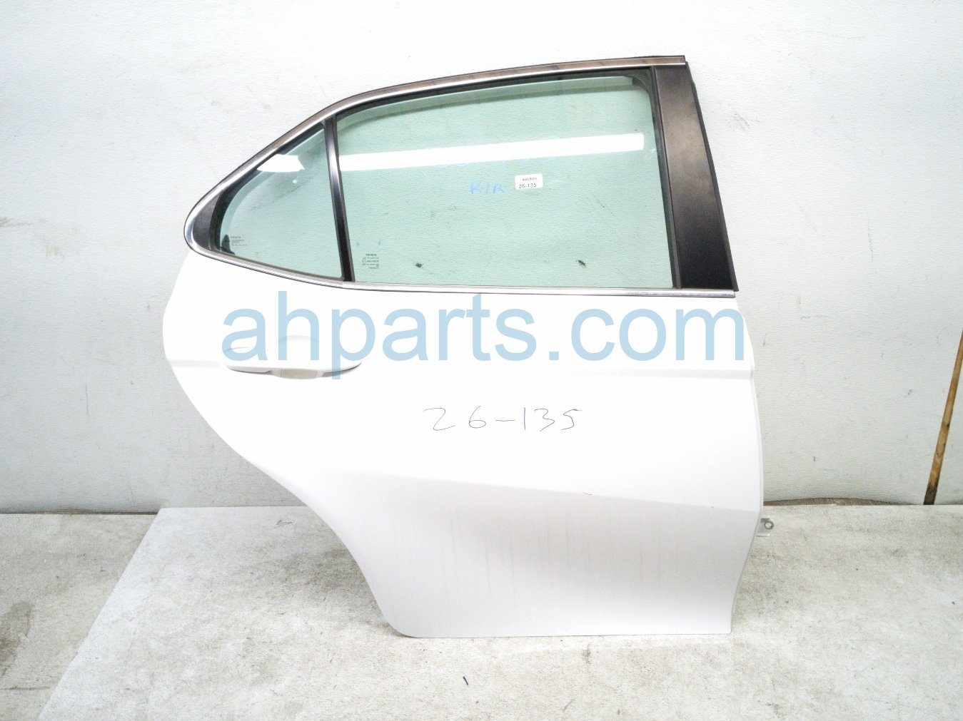 Toyota RR/RH DOOR - WHITE - NO INSIDE TRIM