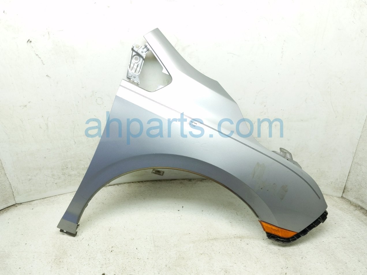 $225 Honda RH FENDER - SILVER *SLIGHT DENT