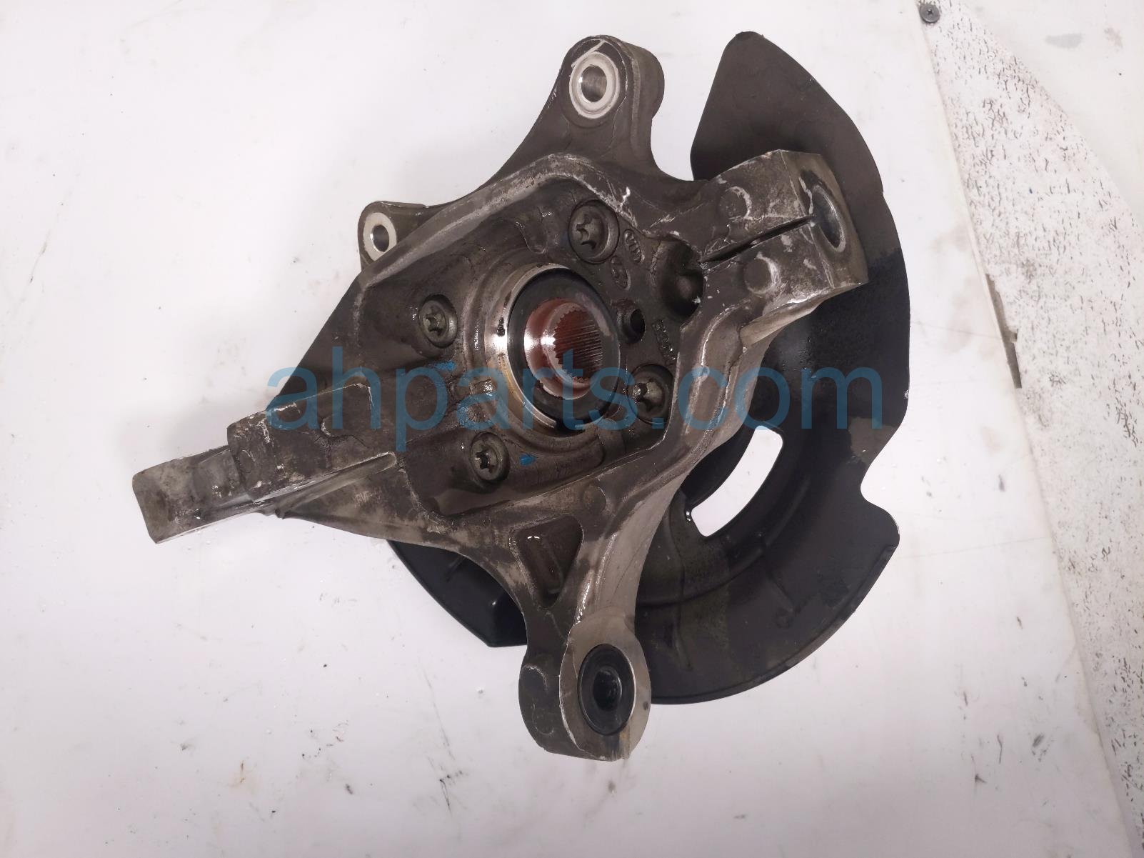 Hyundai FR/LH SPINDLE KNUCKLE HUB - AWD
