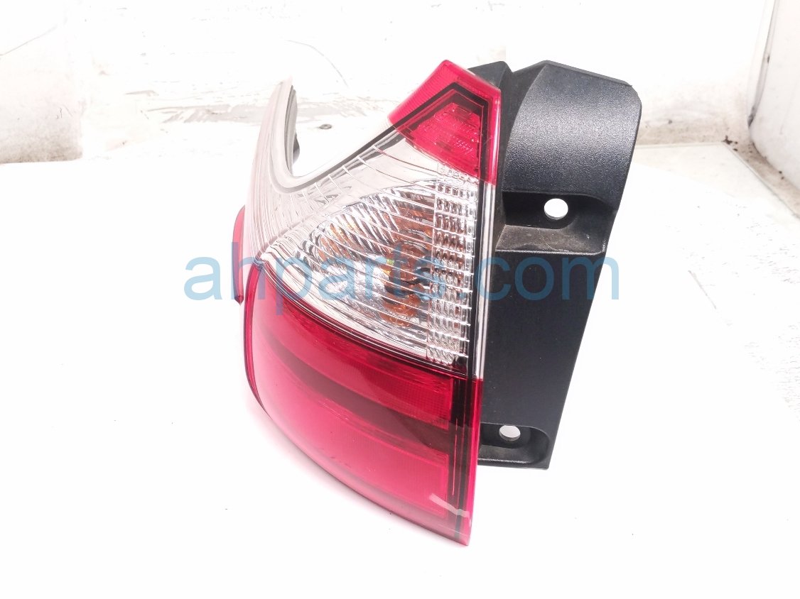 Toyota RH TAIL LAMP (ON BODY)