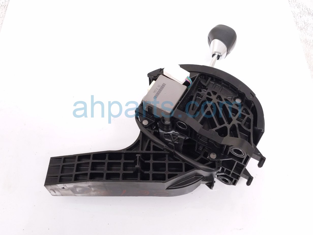 Toyota A/T FLOOR SHIFTER W/KNOB - 3.5L FWD