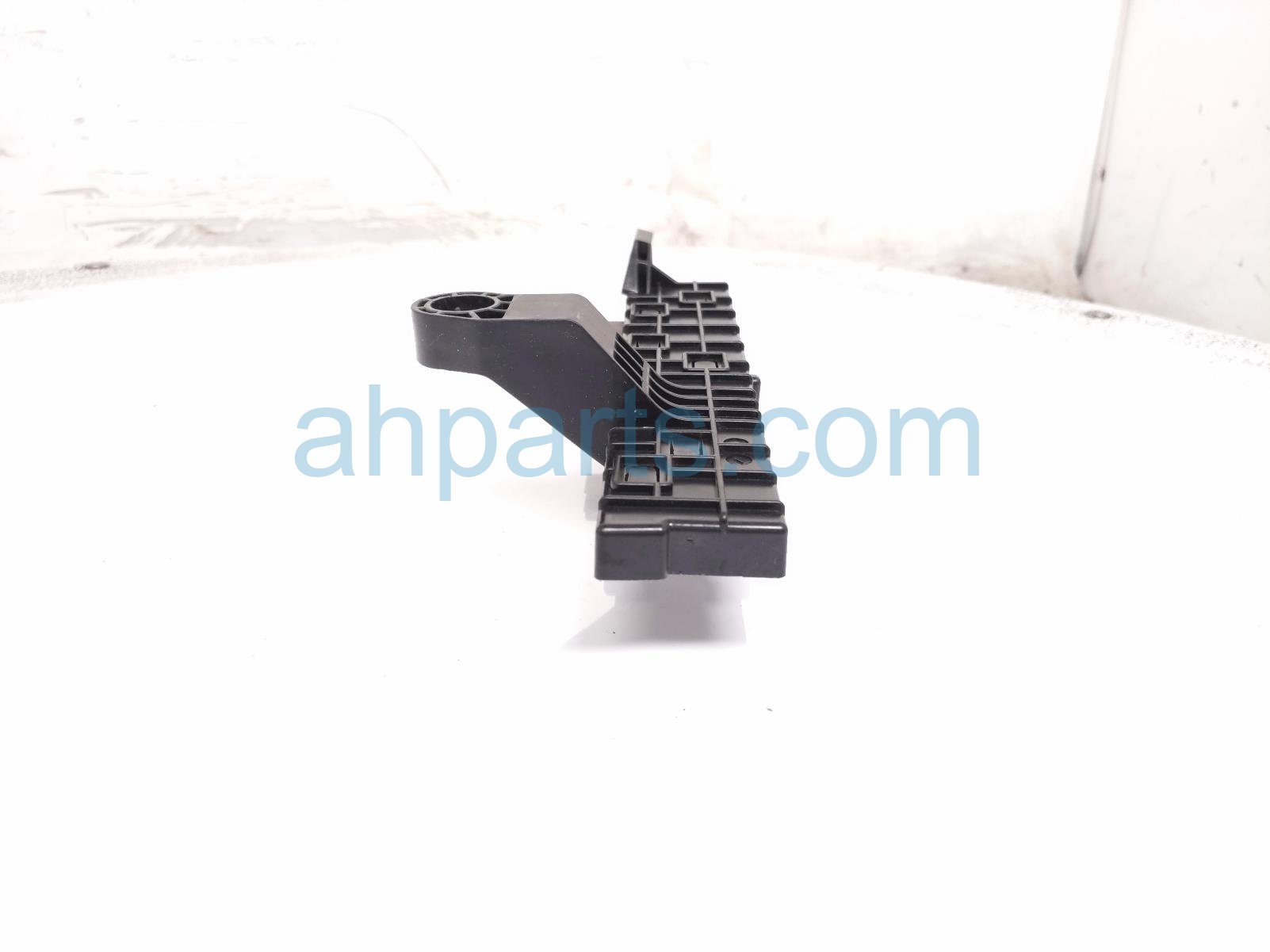 2024 Ford Mustang Keys & Tpms Receiver Rear Passenger ML3T 15K619 WB Replacement 2024 Ford Mustang Keys & Tpms Receiver Rear Passenger ML3T 15K619 WB Replacement thumbnail