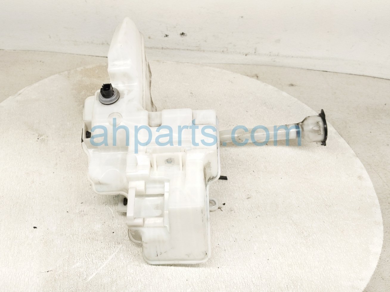 Lexus WINDSHIELD WASHER RESERVOIR W/PUMP