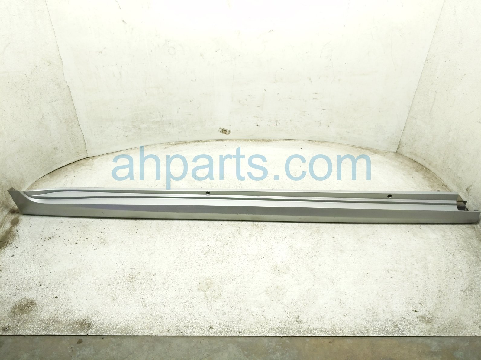 Toyota RH SIDE SKIRT / MOLDING - SILVER LE