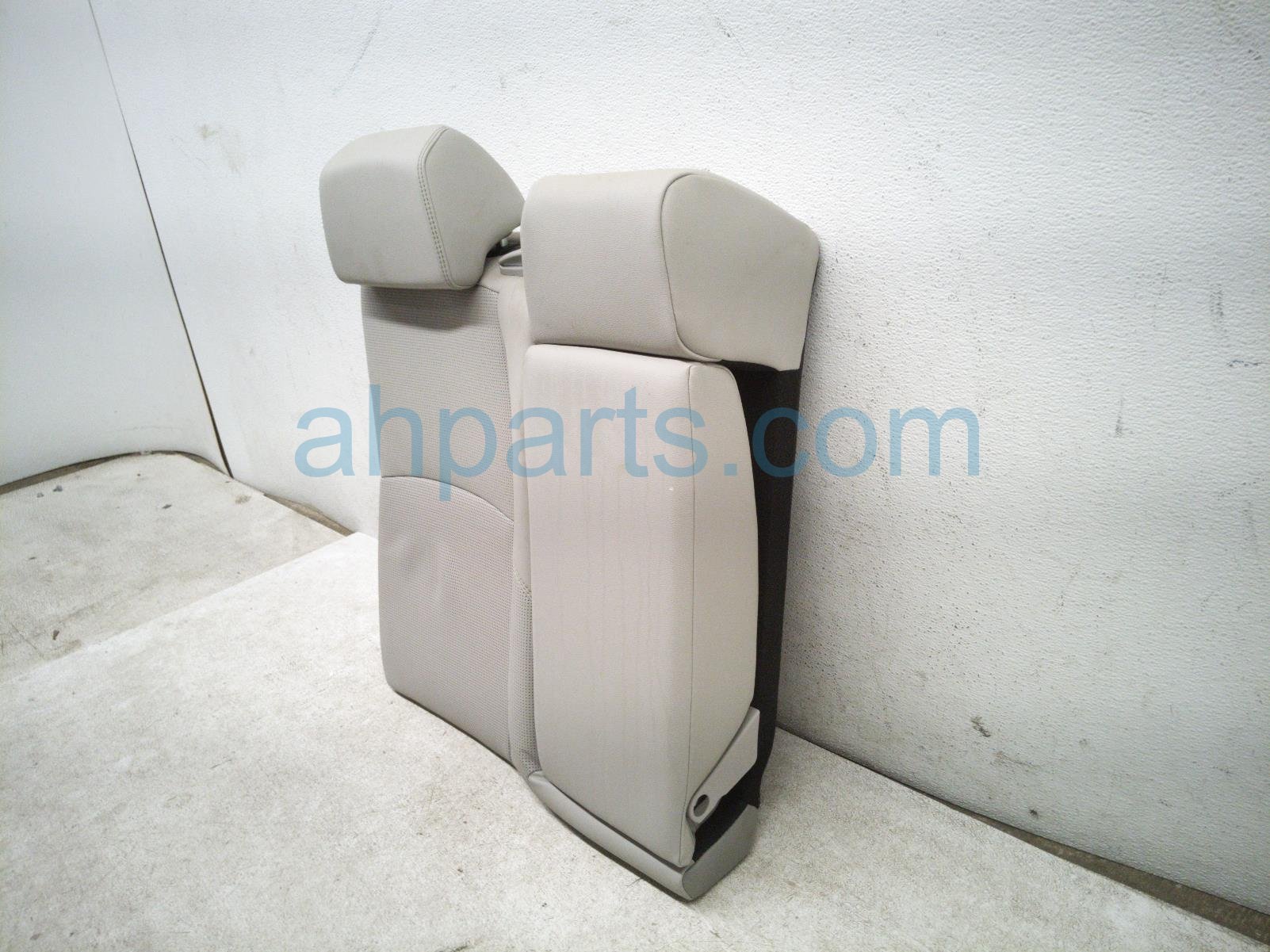 2026 Toyota Camry (2nd Row) Rear Passenger Seat Back W/armrest Grey 71077 AQ020 C4 Replacement 2026 Toyota Camry (2nd Row) Rear Passenger Seat Back W/armrest Grey 71077 AQ020 C4 Replacement thumbnail