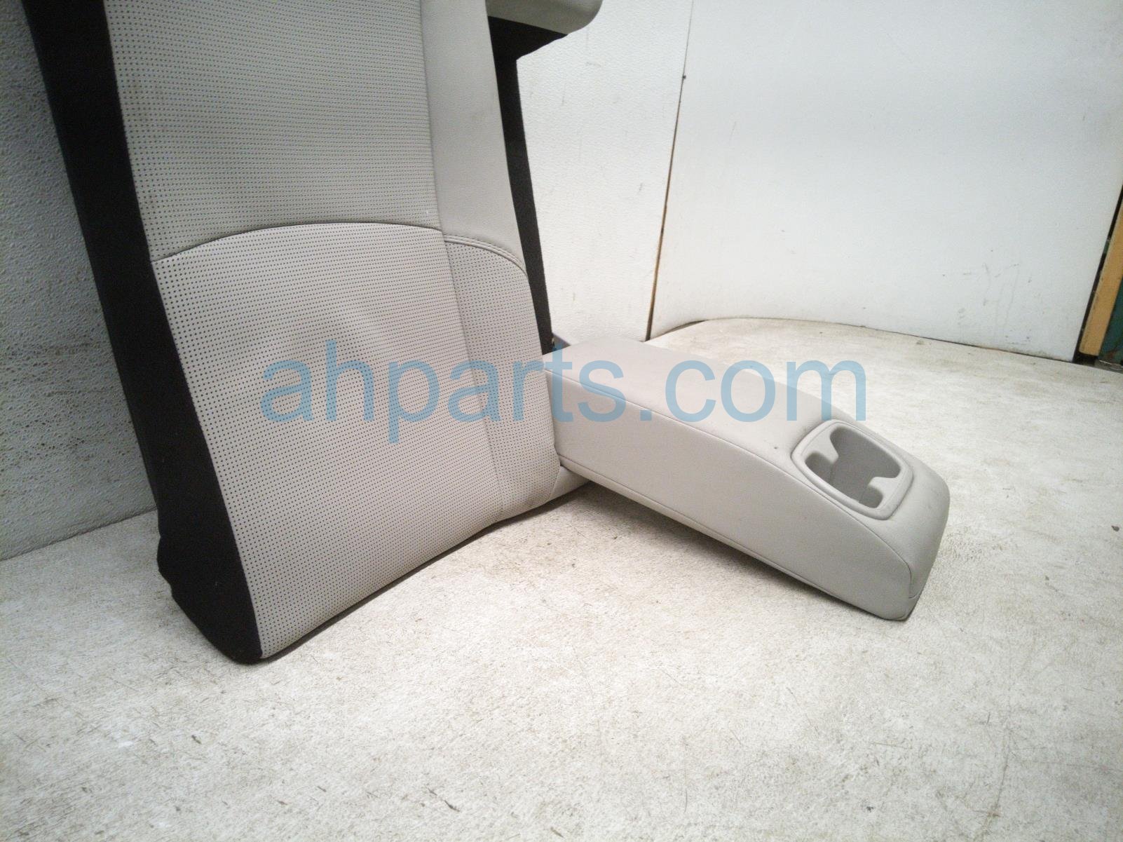 2026 Toyota Camry (2nd Row) Rear Passenger Seat Back W/armrest Grey 71077 AQ020 C4 Replacement 2026 Toyota Camry (2nd Row) Rear Passenger Seat Back W/armrest Grey 71077 AQ020 C4 Replacement thumbnail