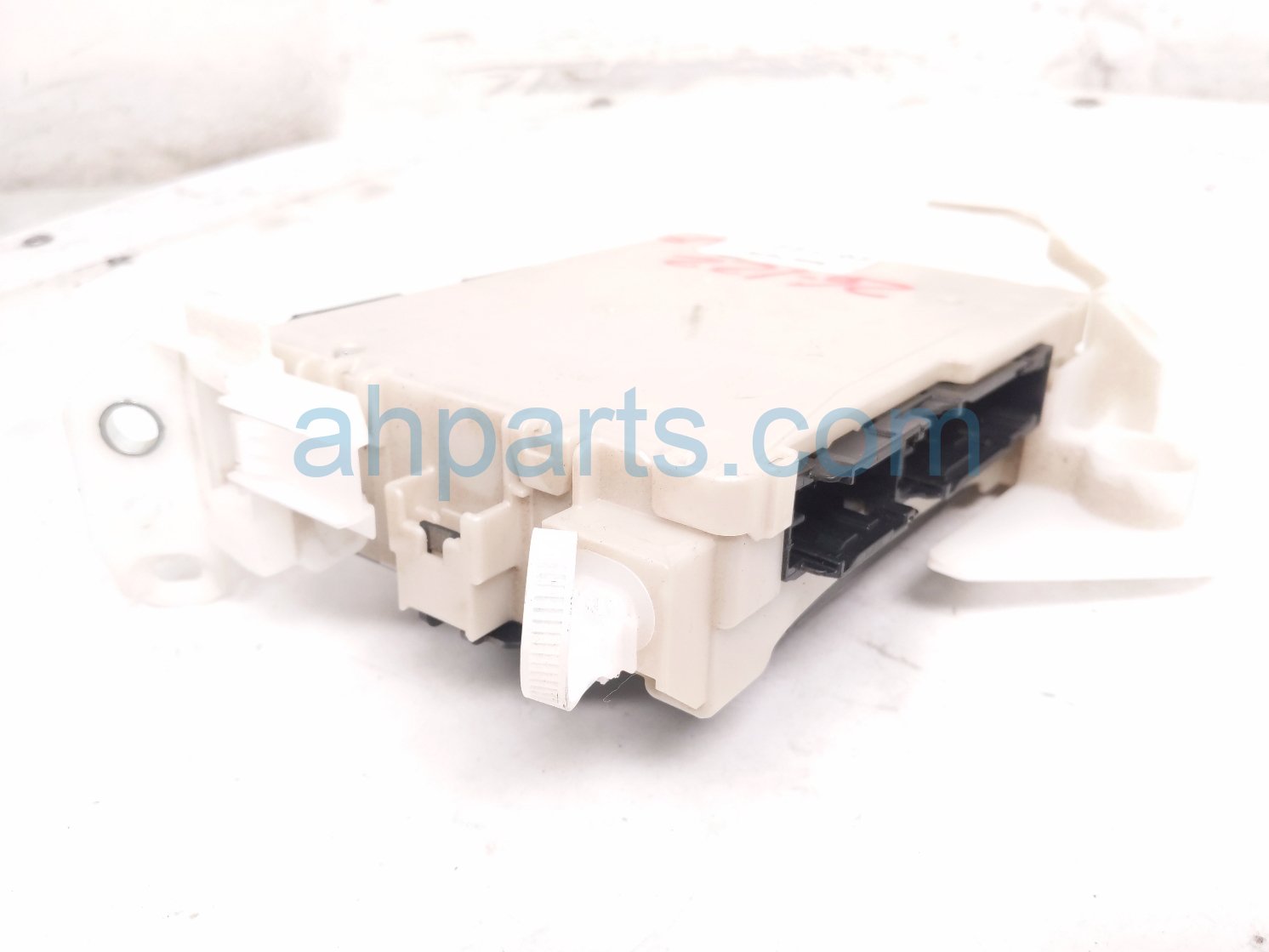 2018 Toyota Camry Multiplex Junction/fuse Box Assy 89221 33D60 Replacement 2018 Toyota Camry Multiplex Junction/fuse Box Assy 89221 33D60 Replacement thumbnail