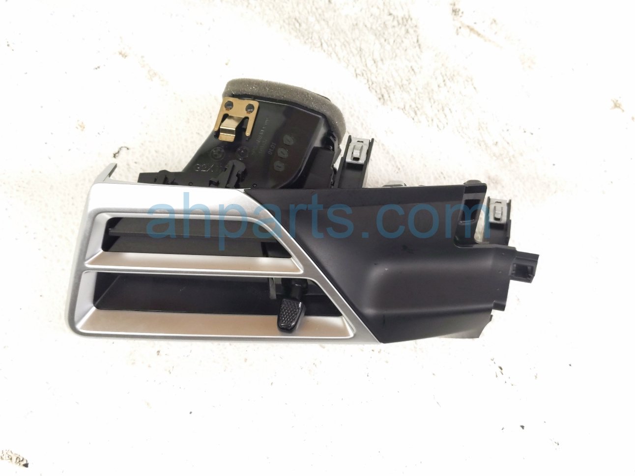 2025 BMW I4 Driver Dash Air Vent Bezel Blk 51 45 9 633 611 Replacement 2025 BMW I4 Driver Dash Air Vent Bezel Blk 51 45 9 633 611 Replacement thumbnail