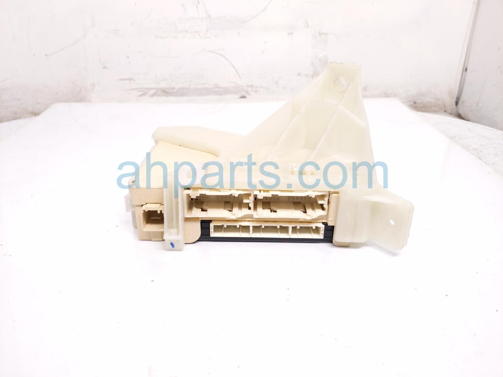 2018 Toyota Sienna Driver Fuse Box / Junction Block 82730 08110 Replacement 2018 Toyota Sienna Driver Fuse Box / Junction Block 82730 08110 Replacement thumbnail