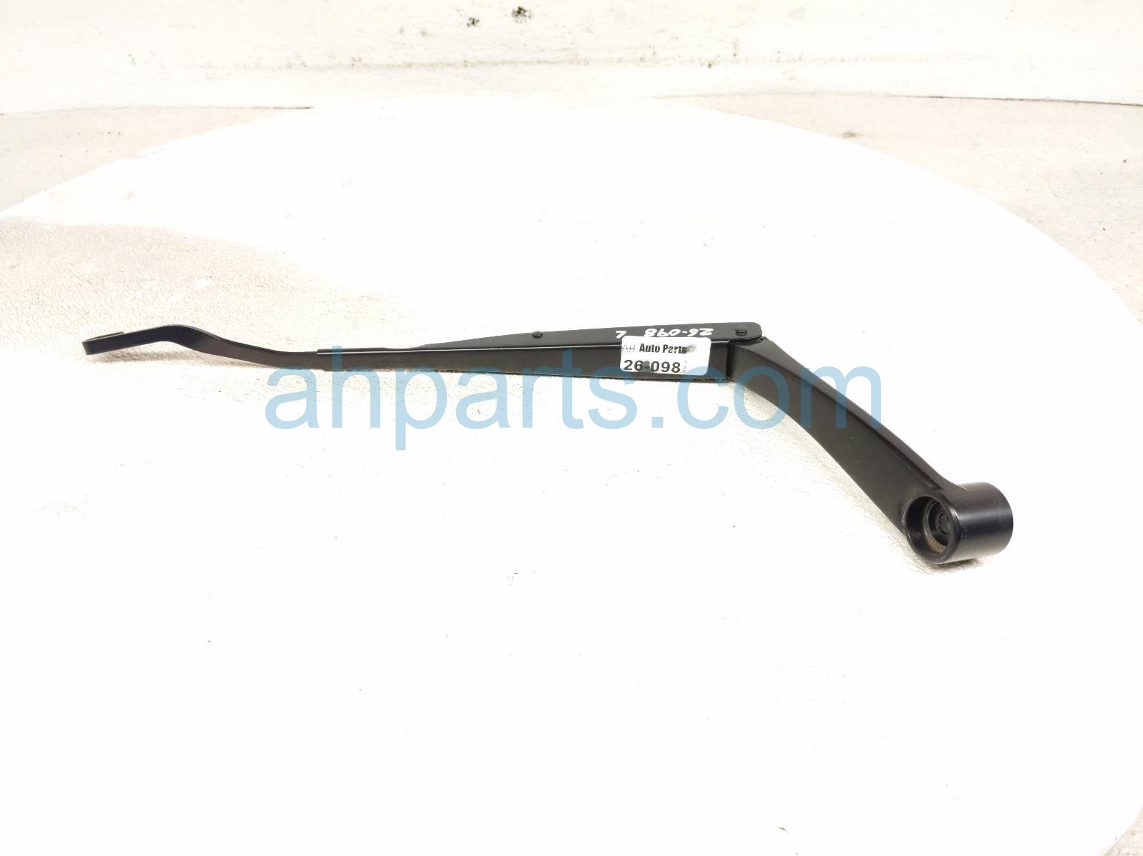 Hyundai LH WINDSHIELD WIPER ARM