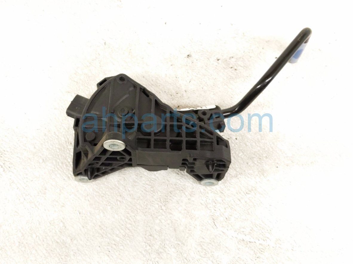 2023 Toyota Sienna Gas / Accelerator Pedal Assy 2.5l thir Replacement 2023 Toyota Sienna Gas / Accelerator Pedal Assy 2.5l thir Replacement thumbnail