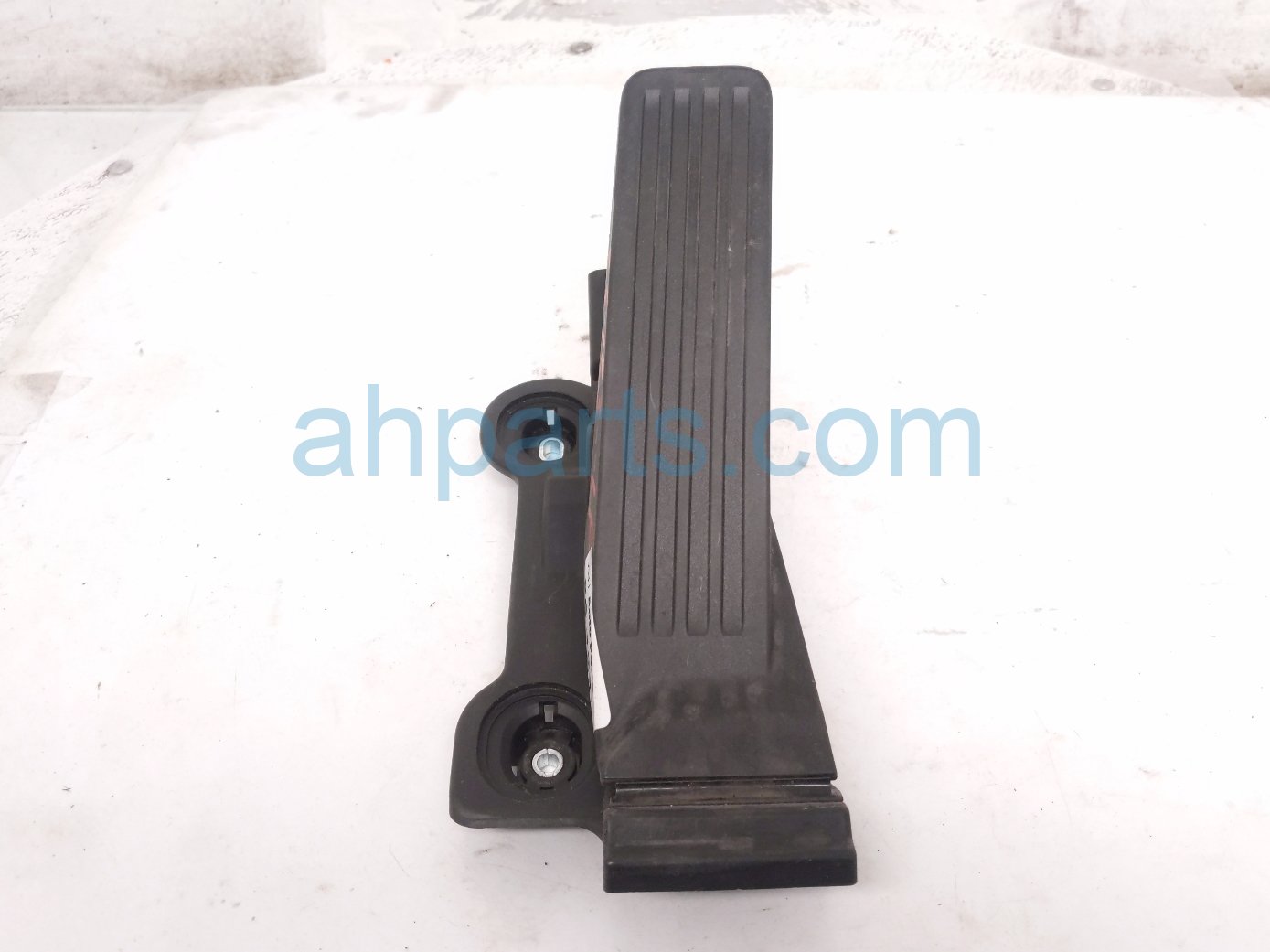 GAS / ACCELERATOR PEDAL ASSY FL