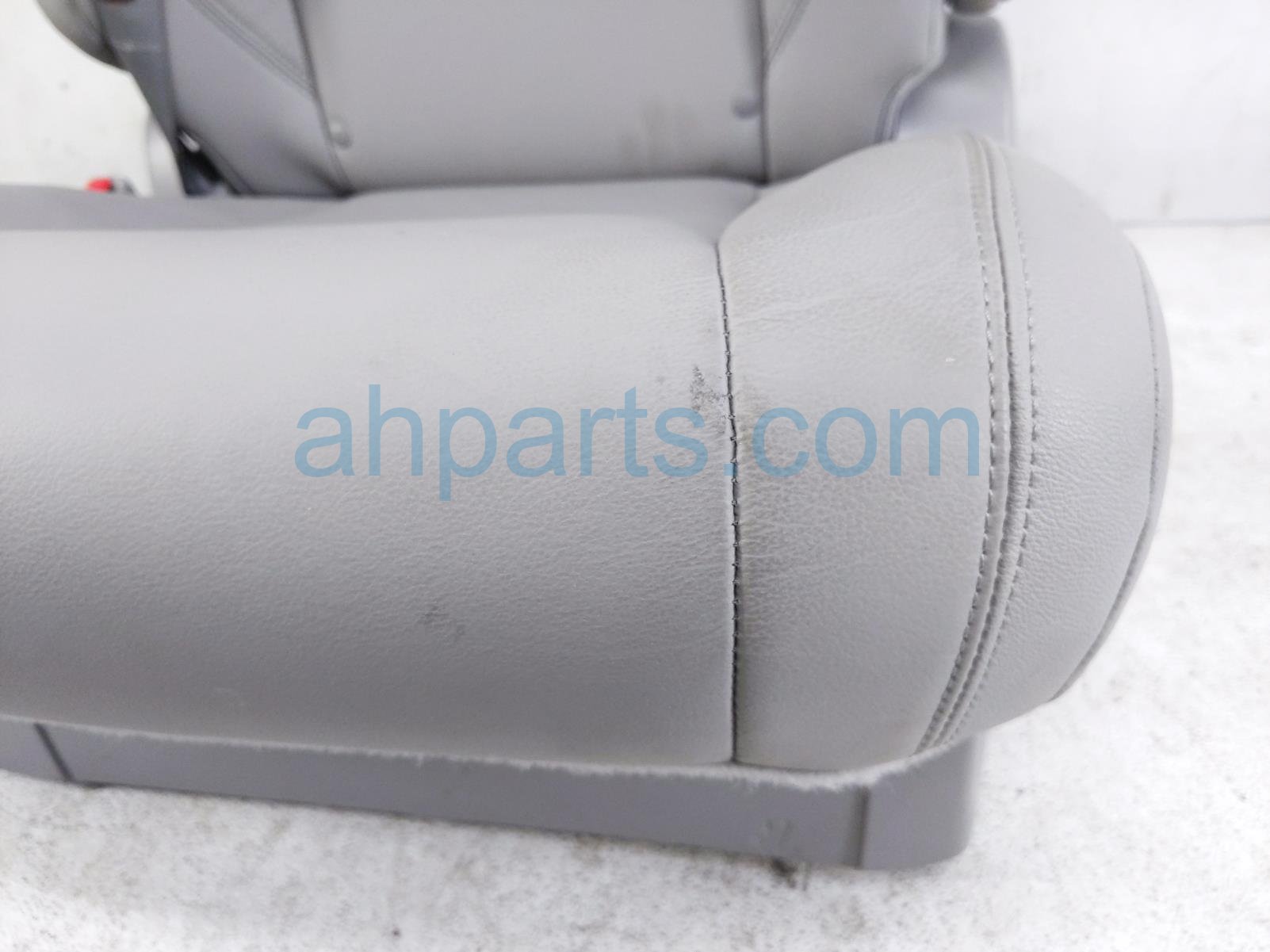 2018 Toyota Sienna Rear / Back (2nd Row) 2nd Row Driver Seat Assy Grey Lthr 71078 08041 B4 Replacement 2018 Toyota Sienna Rear / Back (2nd Row) 2nd Row Driver Seat Assy Grey Lthr 71078 08041 B4 Replacement thumbnail