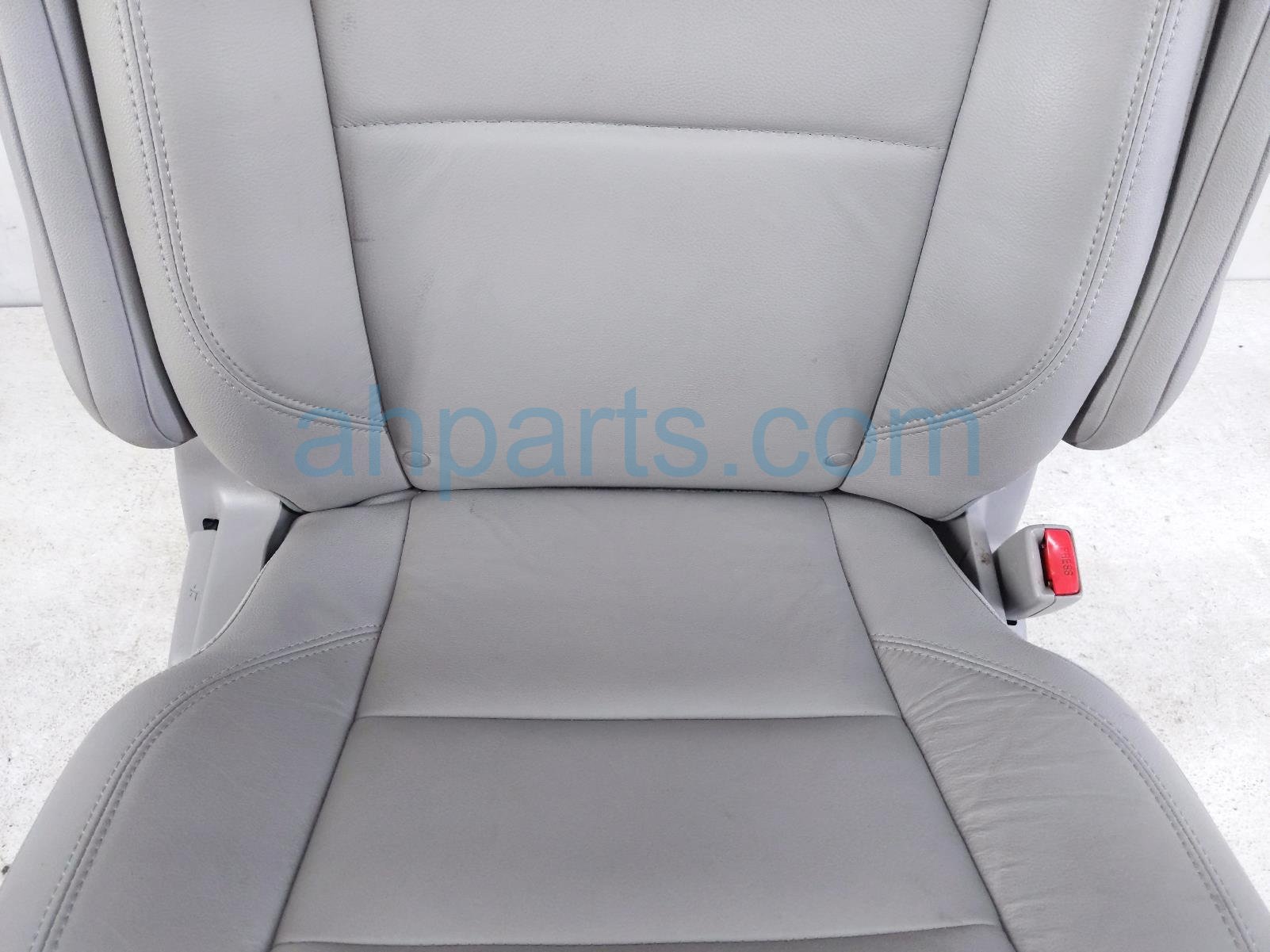 2018 Toyota Sienna Rear / Back (2nd Row) 2nd Row Passenger Seat Assy Grey Lthr 71077 08041 B4 Replacement 2018 Toyota Sienna Rear / Back (2nd Row) 2nd Row Passenger Seat Assy Grey Lthr 71077 08041 B4 Replacement thumbnail
