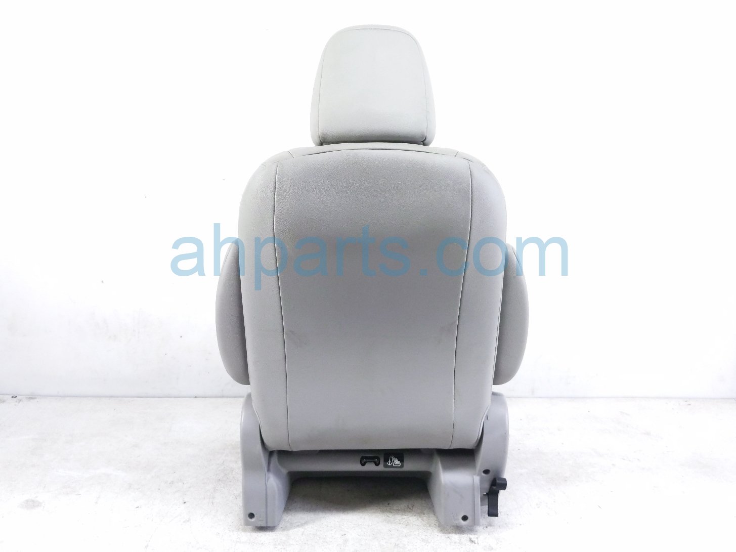 2018 Toyota Sienna Rear / Back (2nd Row) 2nd Row Passenger Seat Assy Grey Lthr 71077 08041 B4 Replacement 2018 Toyota Sienna Rear / Back (2nd Row) 2nd Row Passenger Seat Assy Grey Lthr 71077 08041 B4 Replacement thumbnail