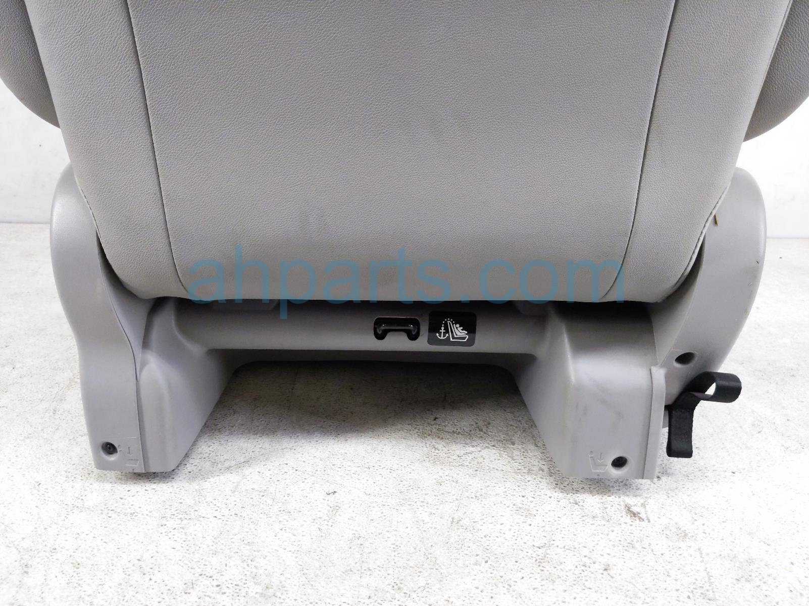 2018 Toyota Sienna Rear / Back (2nd Row) 2nd Row Passenger Seat Assy Grey Lthr 71077 08041 B4 Replacement 2018 Toyota Sienna Rear / Back (2nd Row) 2nd Row Passenger Seat Assy Grey Lthr 71077 08041 B4 Replacement thumbnail