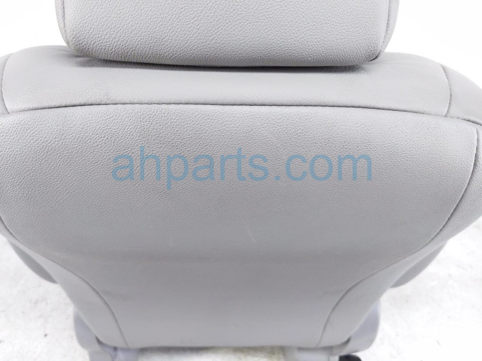2018 Toyota Sienna Rear / Back (2nd Row) 2nd Row Passenger Seat Assy Grey Lthr 71077 08041 B4 Replacement 2018 Toyota Sienna Rear / Back (2nd Row) 2nd Row Passenger Seat Assy Grey Lthr 71077 08041 B4 Replacement thumbnail