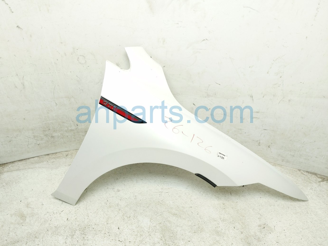 Volkswagen RH FENDER - WHITE