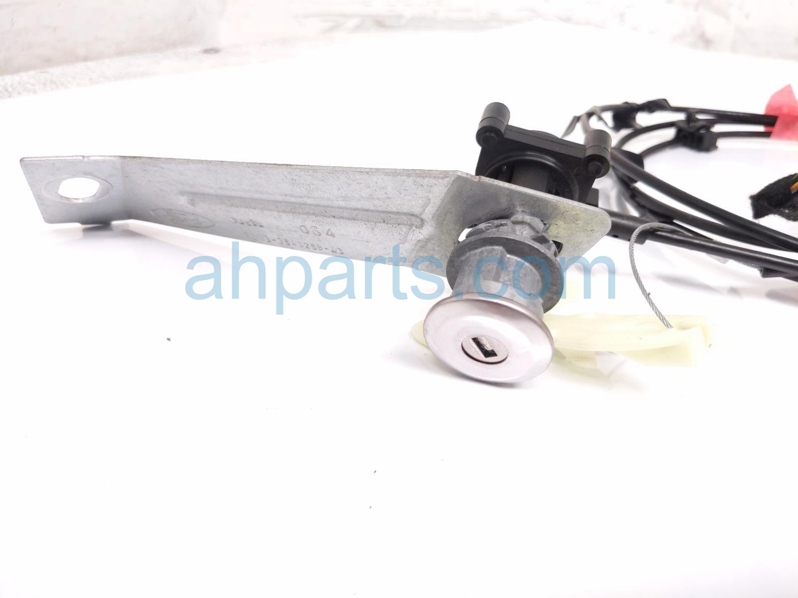 2024 Ford Mustang Trunk Lock / Latch Assy FR3B 7643268 AC Replacement 2024 Ford Mustang Trunk Lock / Latch Assy FR3B 7643268 AC Replacement thumbnail