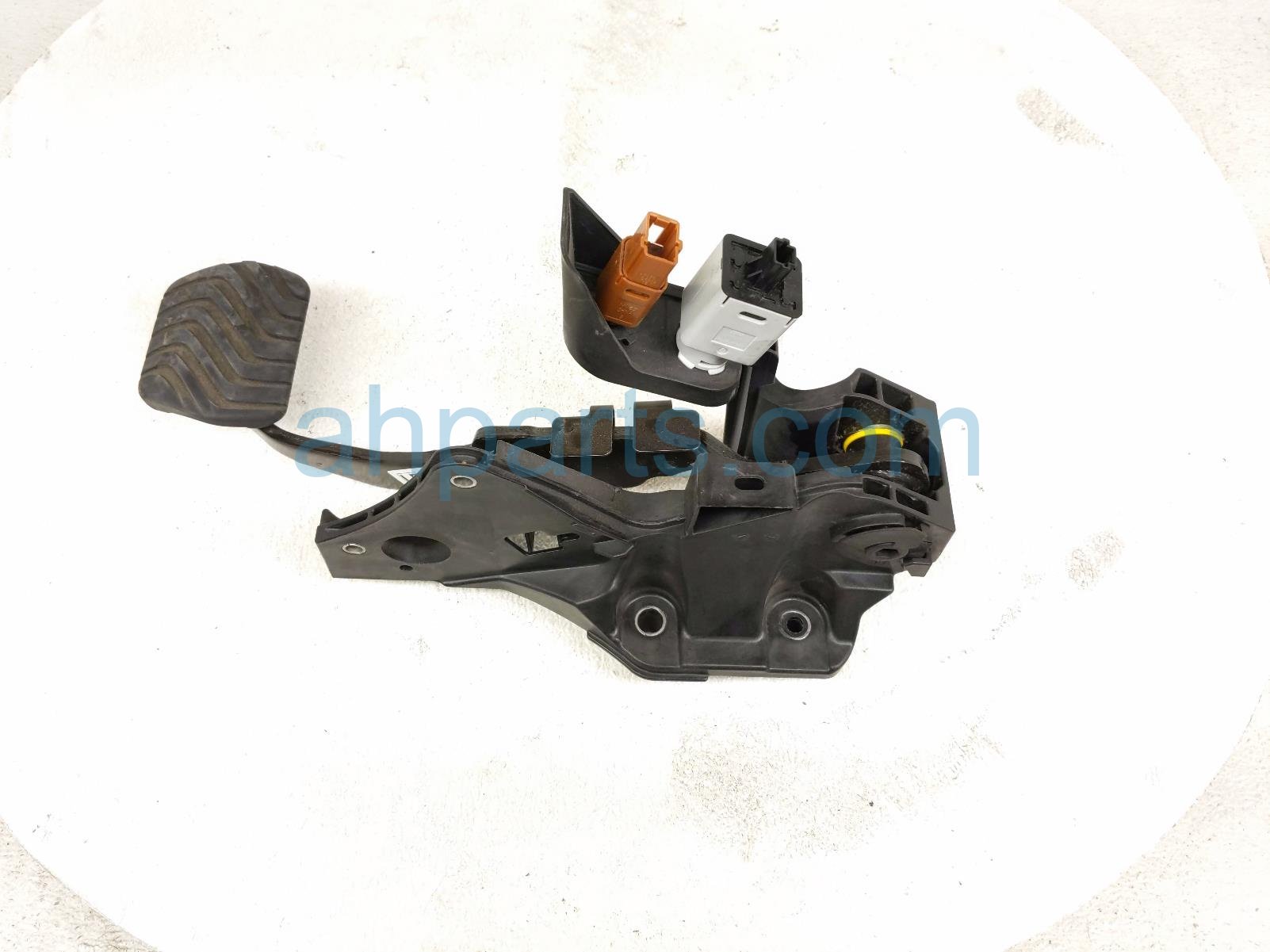 2025 Nissan Kicks Brake Pedal Assy Fl 2.0l Fwd 46501 7LF0B Replacement 2025 Nissan Kicks Brake Pedal Assy Fl 2.0l Fwd 46501 7LF0B Replacement thumbnail