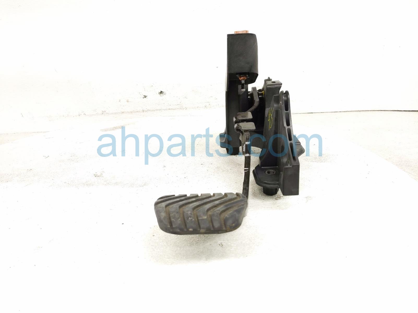2025 Nissan Kicks Brake Pedal Assy Fl 2.0l Fwd 46501 7LF0B Replacement 2025 Nissan Kicks Brake Pedal Assy Fl 2.0l Fwd 46501 7LF0B Replacement thumbnail