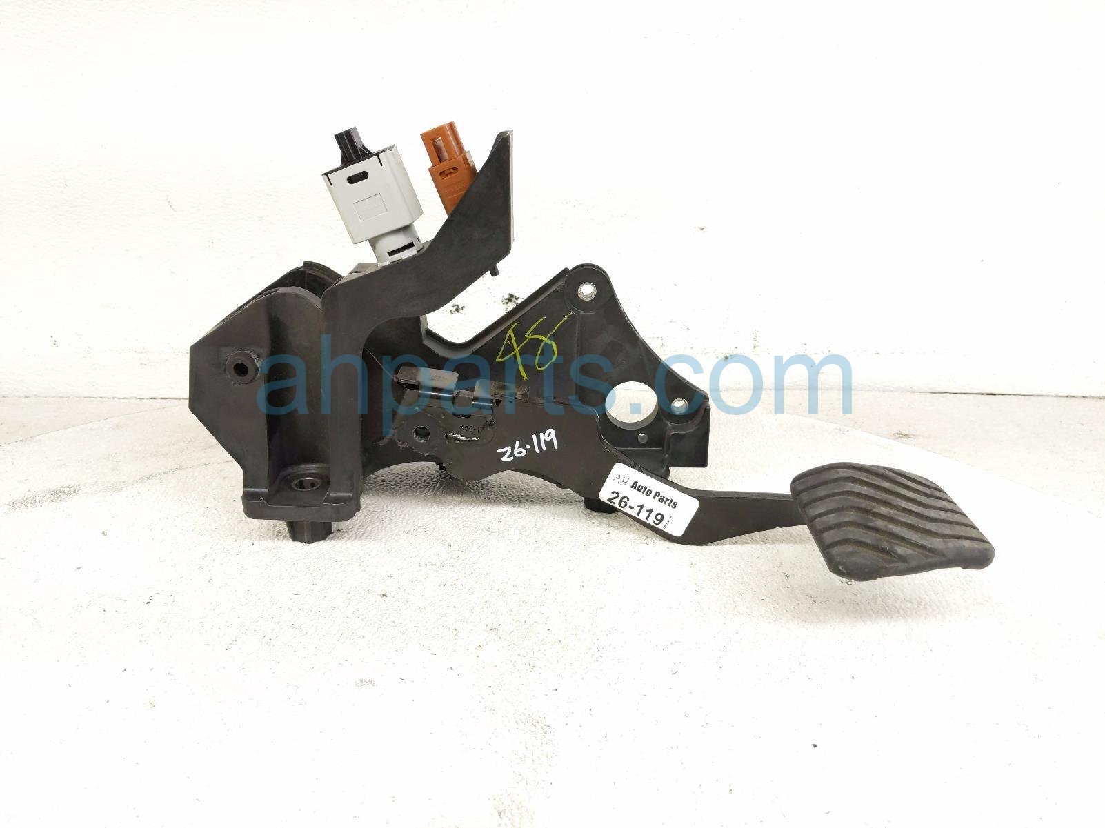 2025 Nissan Kicks Brake Pedal Assy Fl 2.0l Fwd 46501 7LF0B Replacement 2025 Nissan Kicks Brake Pedal Assy Fl 2.0l Fwd 46501 7LF0B Replacement thumbnail