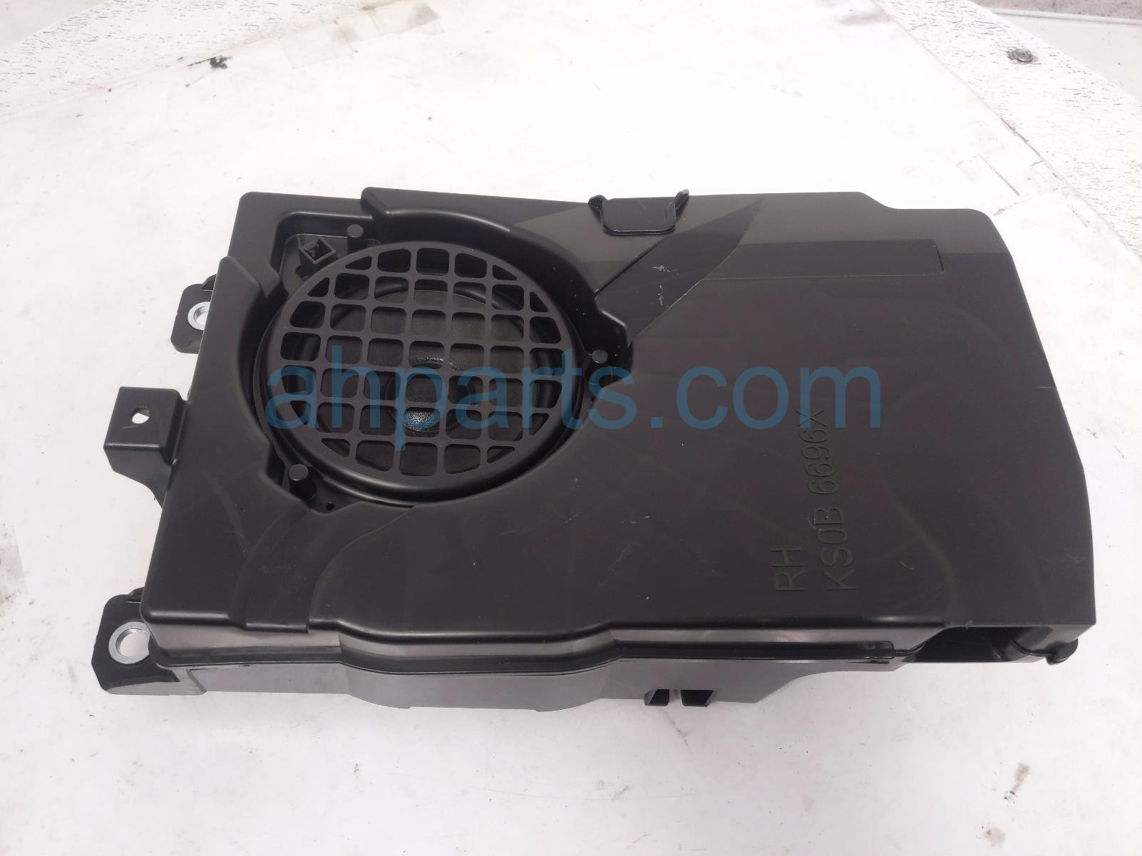 2025 Mazda Cx 90 Rear Passenger Subwoofer Speaker Assy KS0B Replacement 2025 Mazda Cx 90 Rear Passenger Subwoofer Speaker Assy KS0B Replacement thumbnail