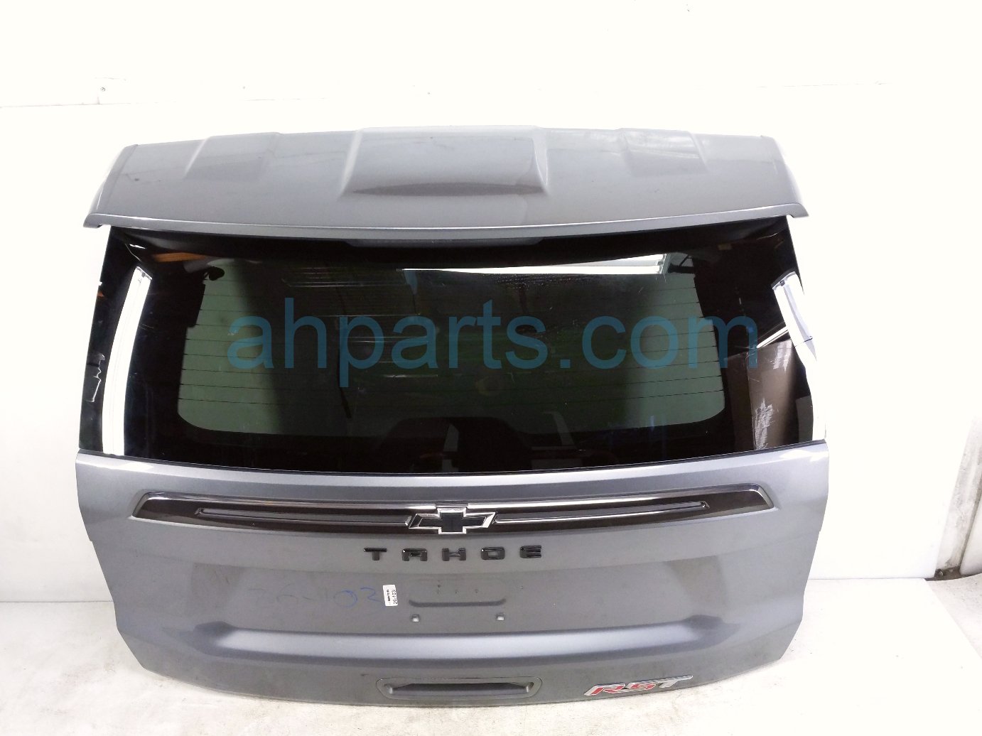 2022 Chevy Tahoe Deck Trunk Lid Lift Gate / Tail Gate W/spoiler grey 85592483 Replacement 2022 Chevy Tahoe Deck Trunk Lid Lift Gate / Tail Gate W/spoiler grey 85592483 Replacement thumbnail