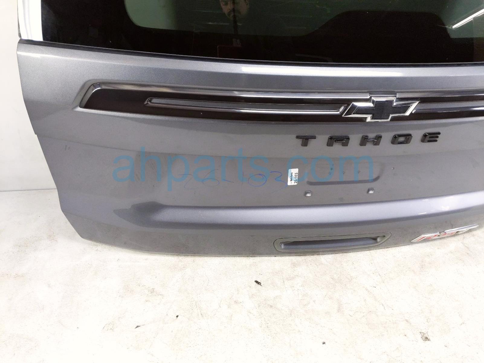 2022 Chevy Tahoe Deck Trunk Lid Lift Gate / Tail Gate W/spoiler grey 85592483 Replacement 2022 Chevy Tahoe Deck Trunk Lid Lift Gate / Tail Gate W/spoiler grey 85592483 Replacement thumbnail