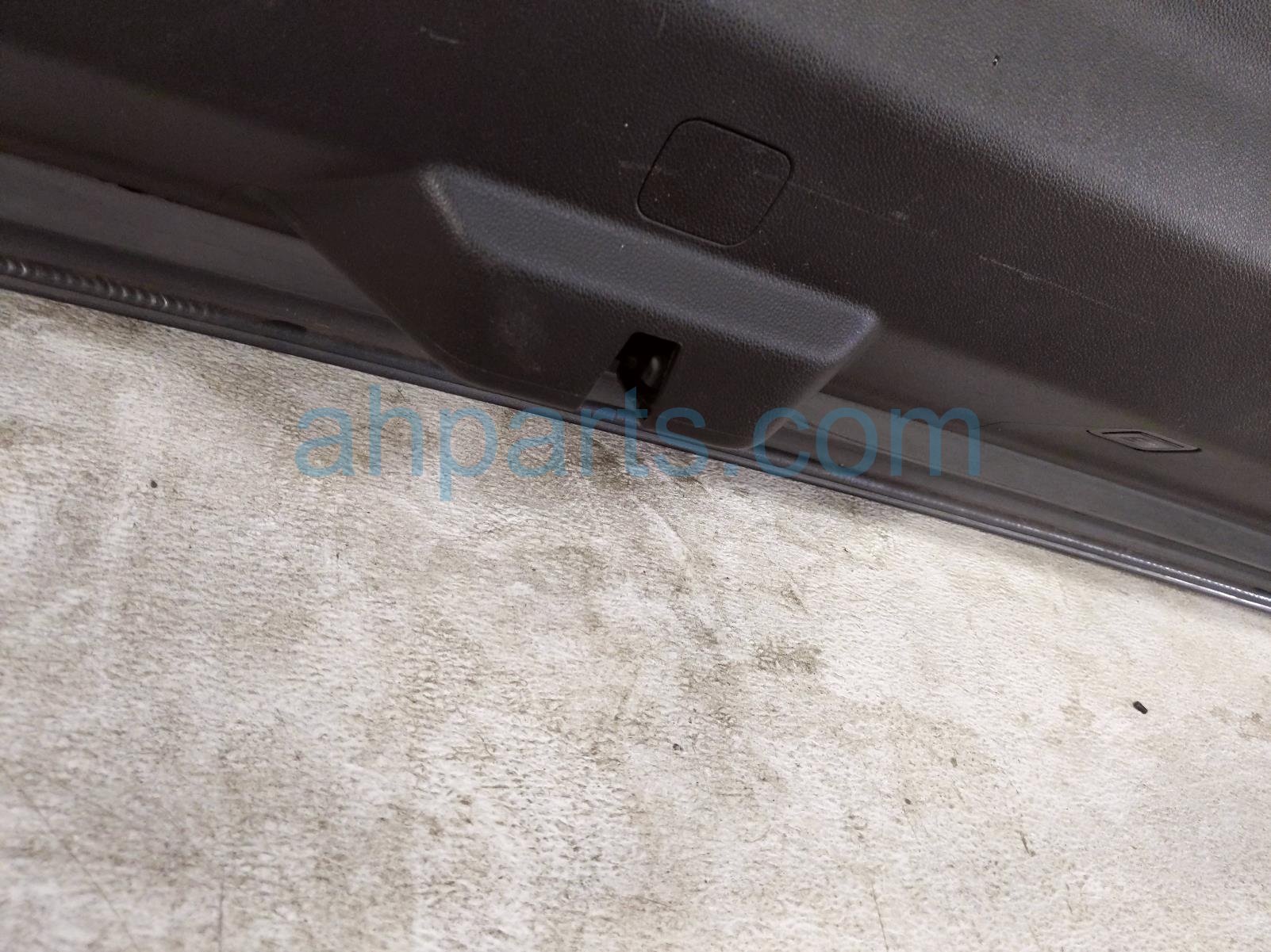 2022 Chevy Tahoe Deck Trunk Lid Lift Gate / Tail Gate W/spoiler grey 85592483 Replacement 2022 Chevy Tahoe Deck Trunk Lid Lift Gate / Tail Gate W/spoiler grey 85592483 Replacement thumbnail