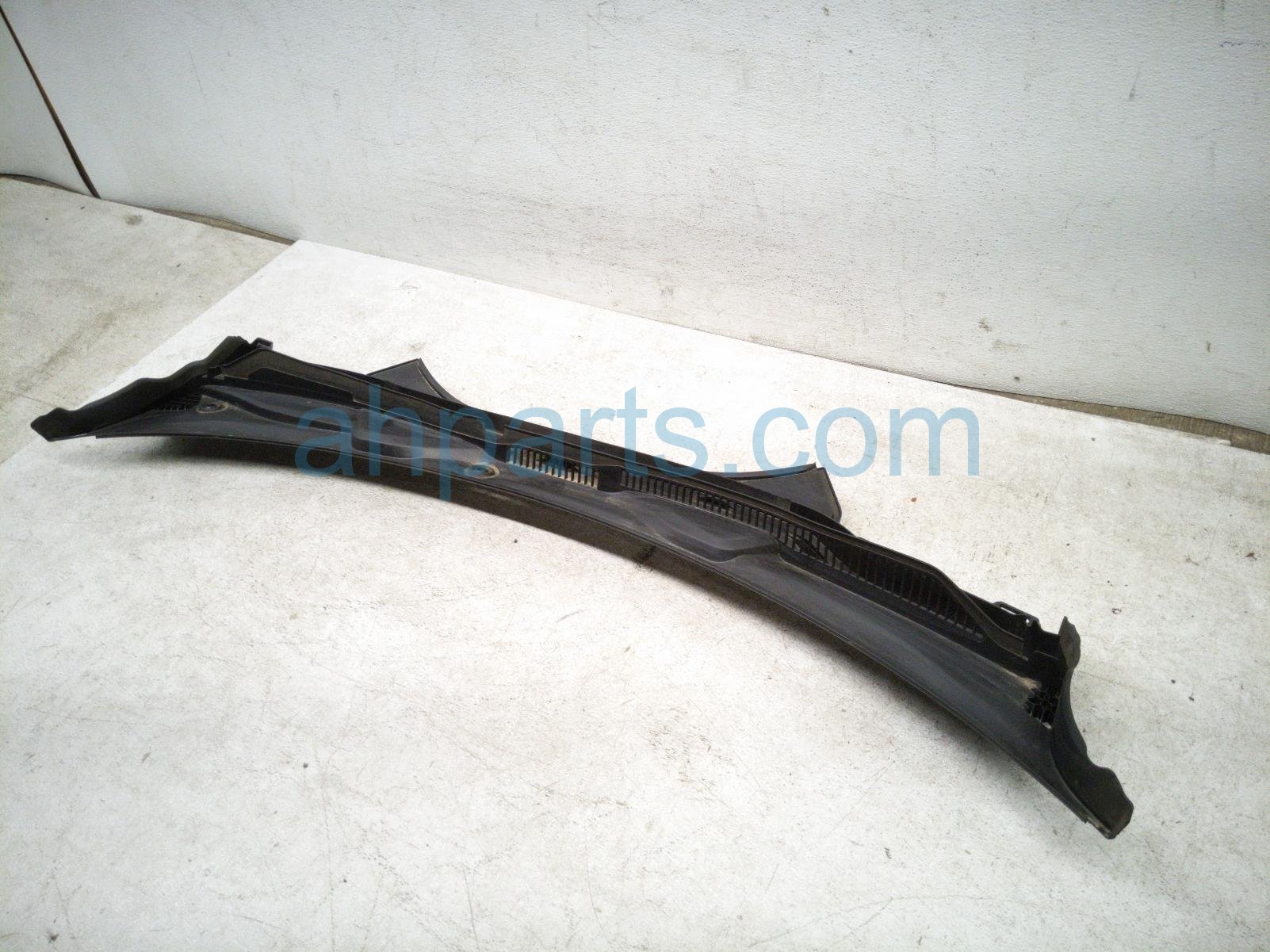 2025 BMW I4 Cover Windshield Cowl Grille Panel 51 71 7 427 845 Replacement 2025 BMW I4 Cover Windshield Cowl Grille Panel 51 71 7 427 845 Replacement thumbnail