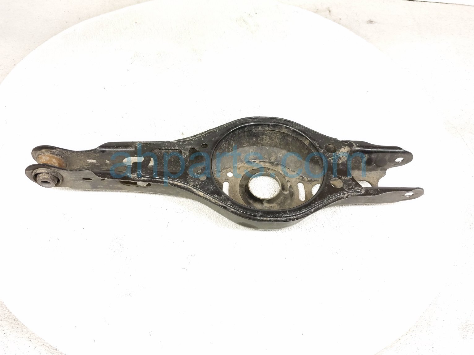 Toyota RR/LH SPRING SEAT LOWER CONTROL ARM