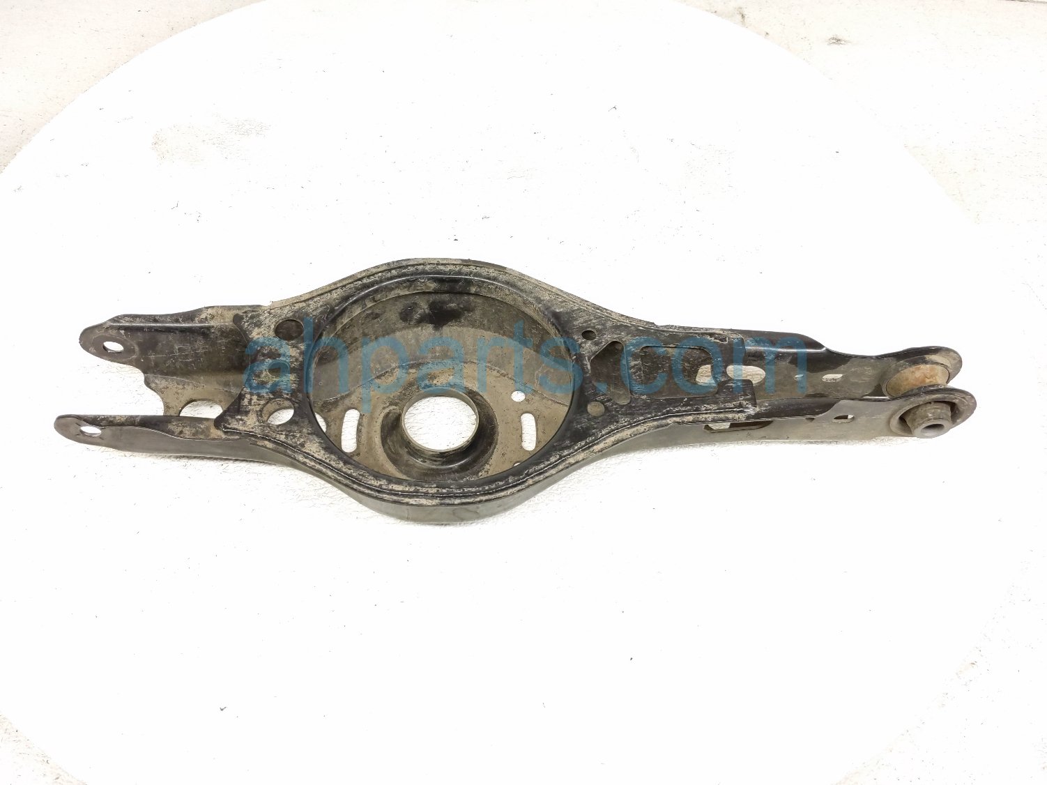 Toyota RR/RH SPRING SEAT LOWER CONTROL ARM