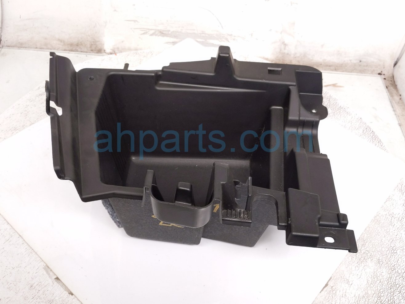 BMW CENTER CONSOLE STORAGE BOX -BLK BMW CENTER CONSOLE STORAGE BOX -BLK