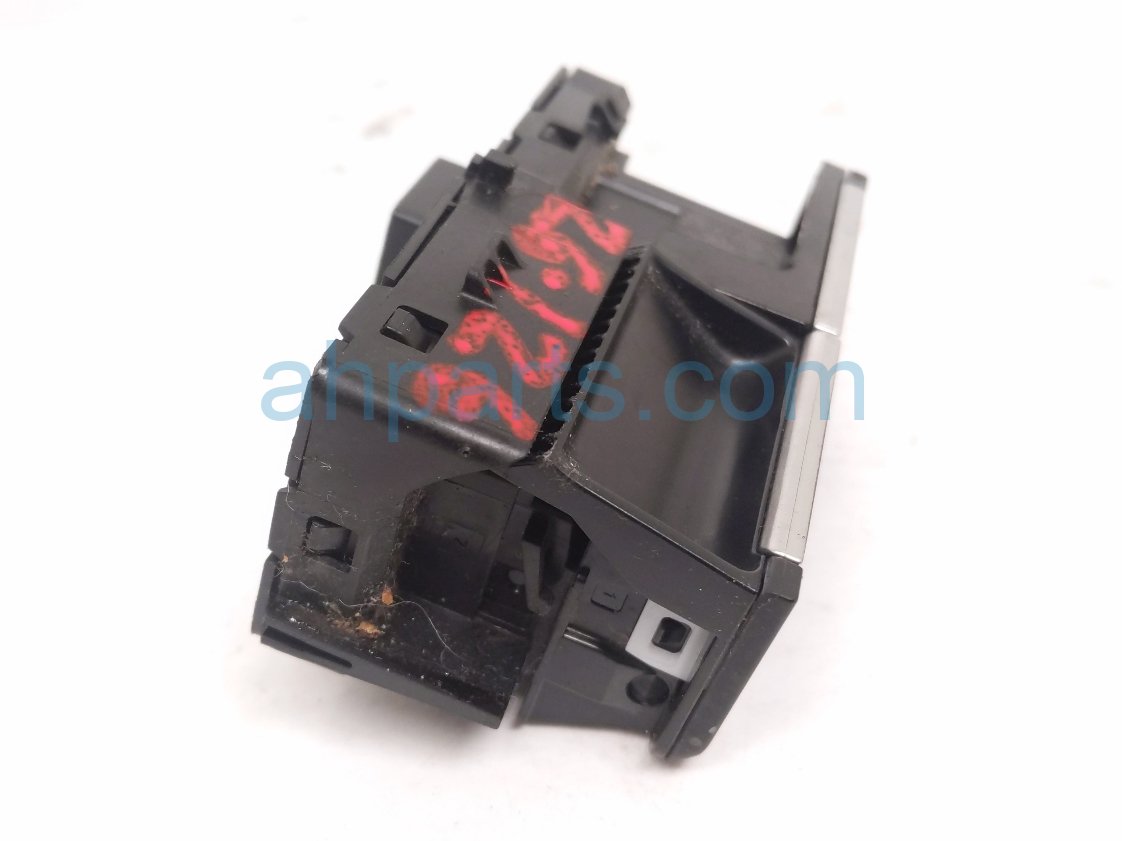 2023 Volkswagen Golf Gti Electronic Parking Brake Switch 5H0 927 225 C UYN Replacement 2023 Volkswagen Golf Gti Electronic Parking Brake Switch 5H0 927 225 C UYN Replacement thumbnail