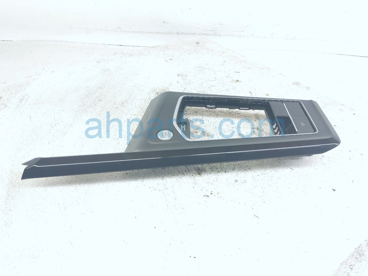 2023 Volkswagen Golf Center Shifter Bezel W/sw blk 5H1 864 263B GOG Replacement 2023 Volkswagen Golf Center Shifter Bezel W/sw blk 5H1 864 263B GOG Replacement thumbnail