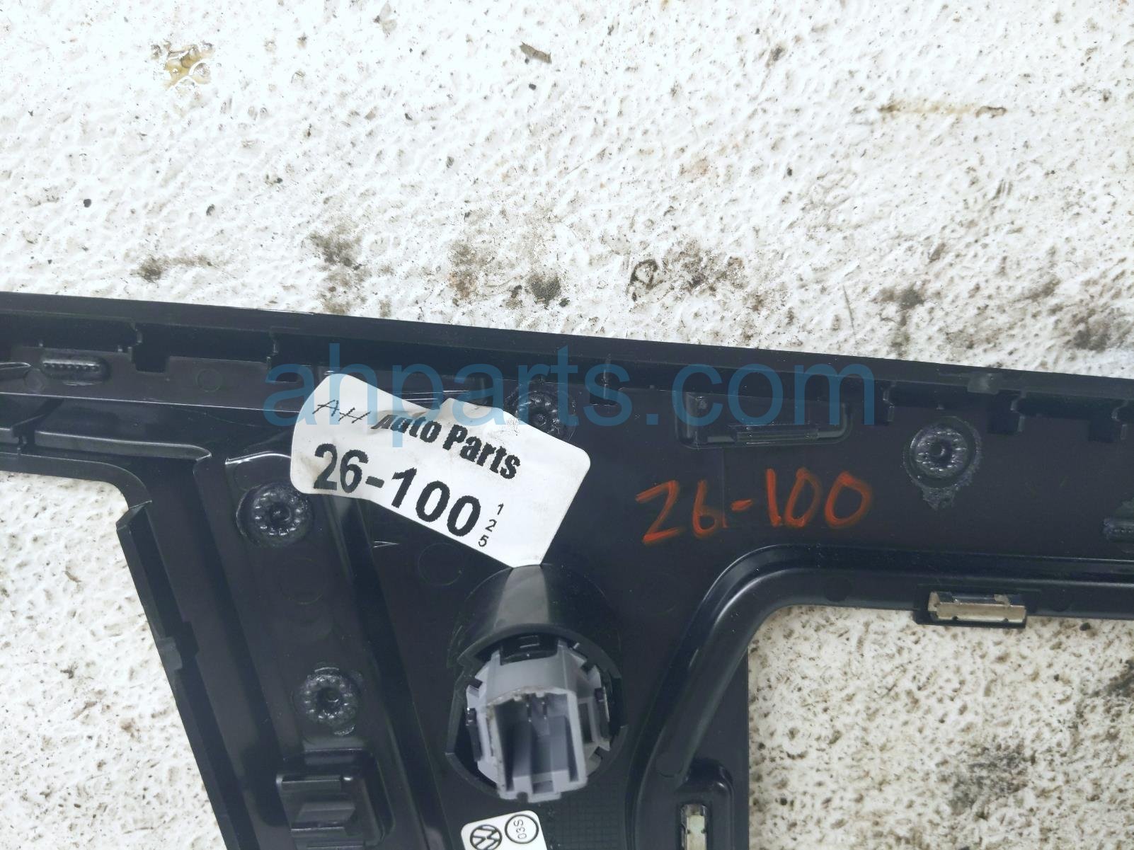 2023 Volkswagen Golf Center Shifter Bezel W/sw blk 5H1 864 263B GOG Replacement 2023 Volkswagen Golf Center Shifter Bezel W/sw blk 5H1 864 263B GOG Replacement thumbnail