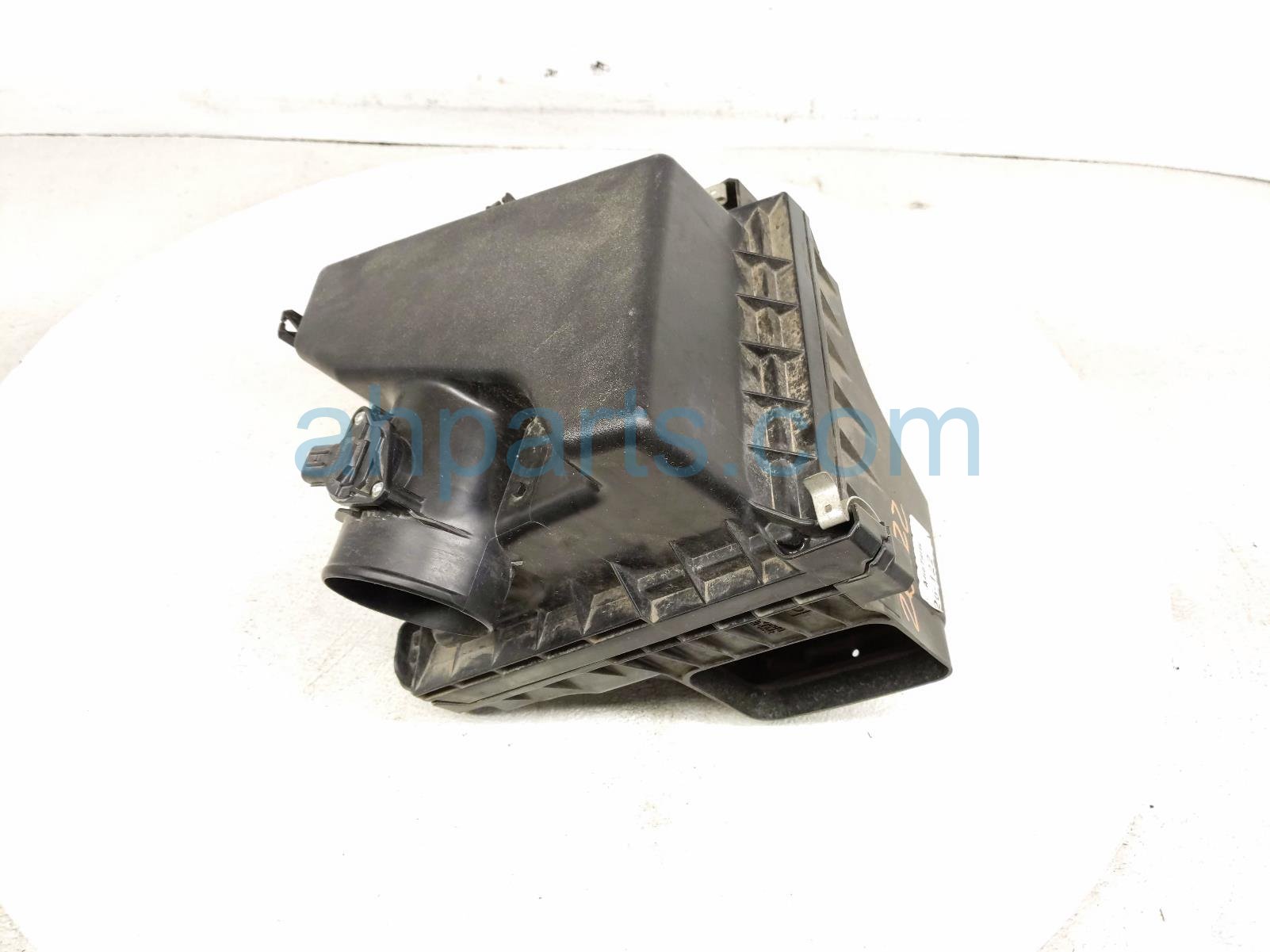 Toyota AIR CLEANER INTAKE BOX W/MAF - 2.5L