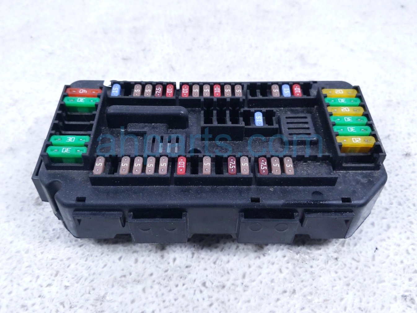 $35 BMW FRONT POWER DISTRIBUTION FUSE BOX $35 BMW FRONT POWER DISTRIBUTION FUSE BOX