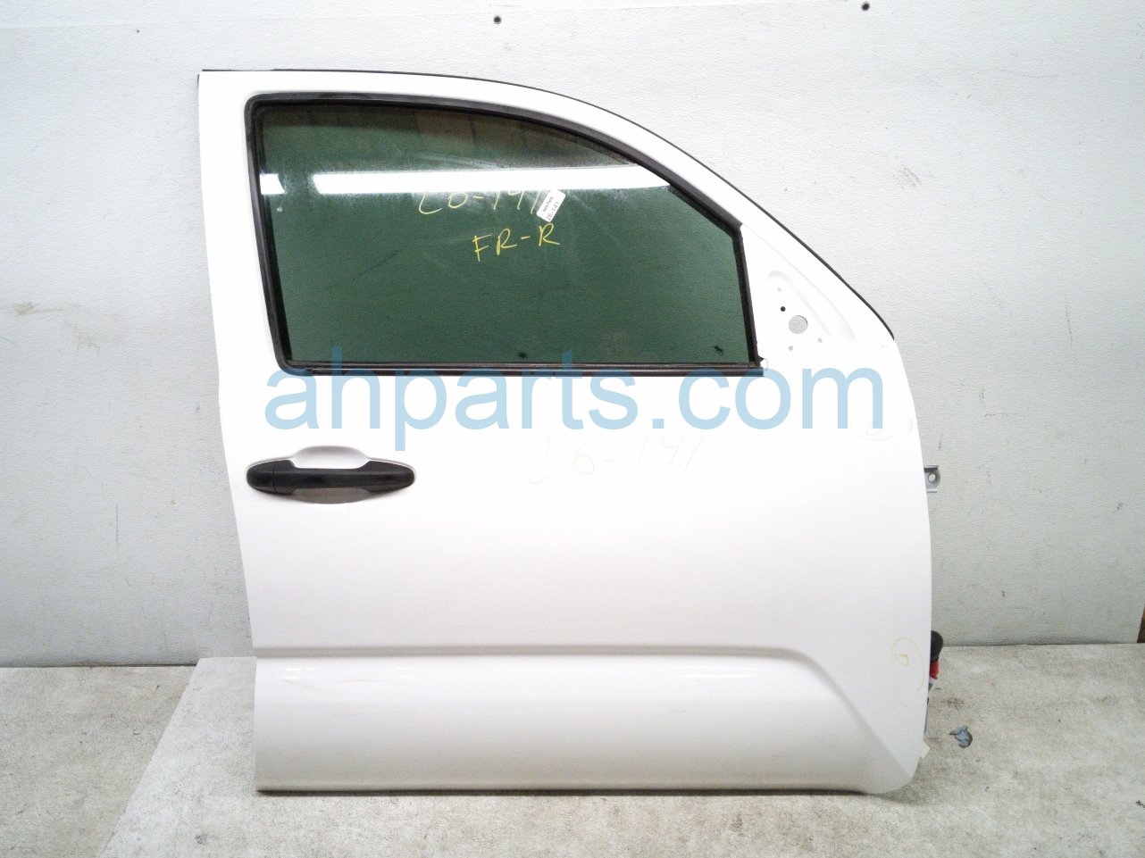 Toyota FR/RH DOOR - WHITE - NO MIRROR/TRIM*