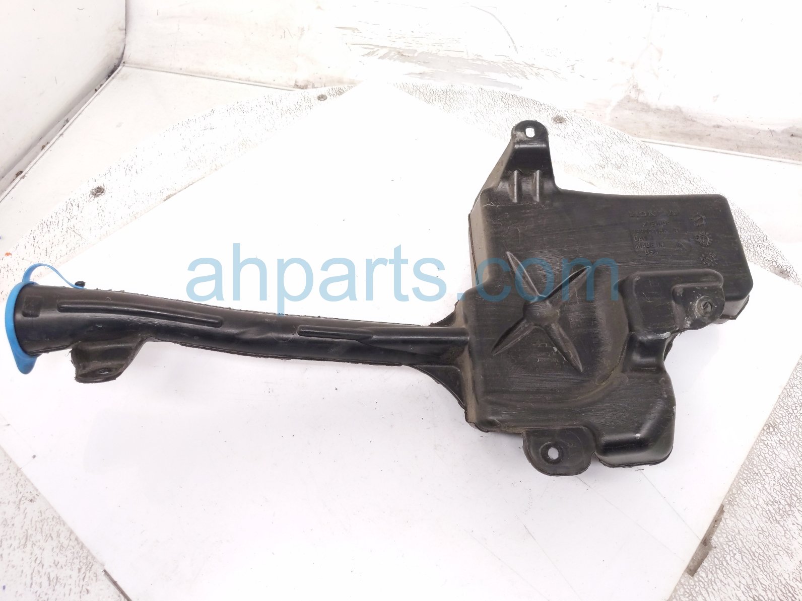 Honda WINDSHIELD WASHER RESERVOIR TANK