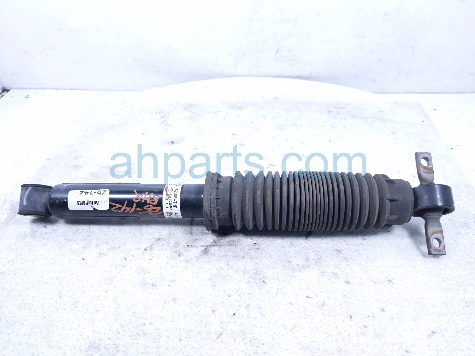 2022 Honda Odyssey Strut / Spring / Rear Passenger Shock Absorber 52610 THR A120 Replacement 2022 Honda Odyssey Strut / Spring / Rear Passenger Shock Absorber 52610 THR A120 Replacement