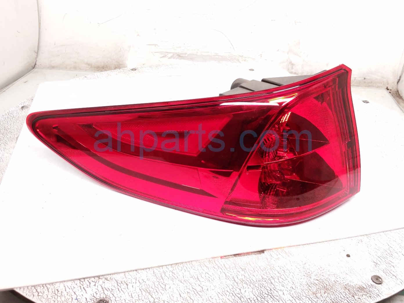 Honda LH TAIL LAMP (ON BODY)