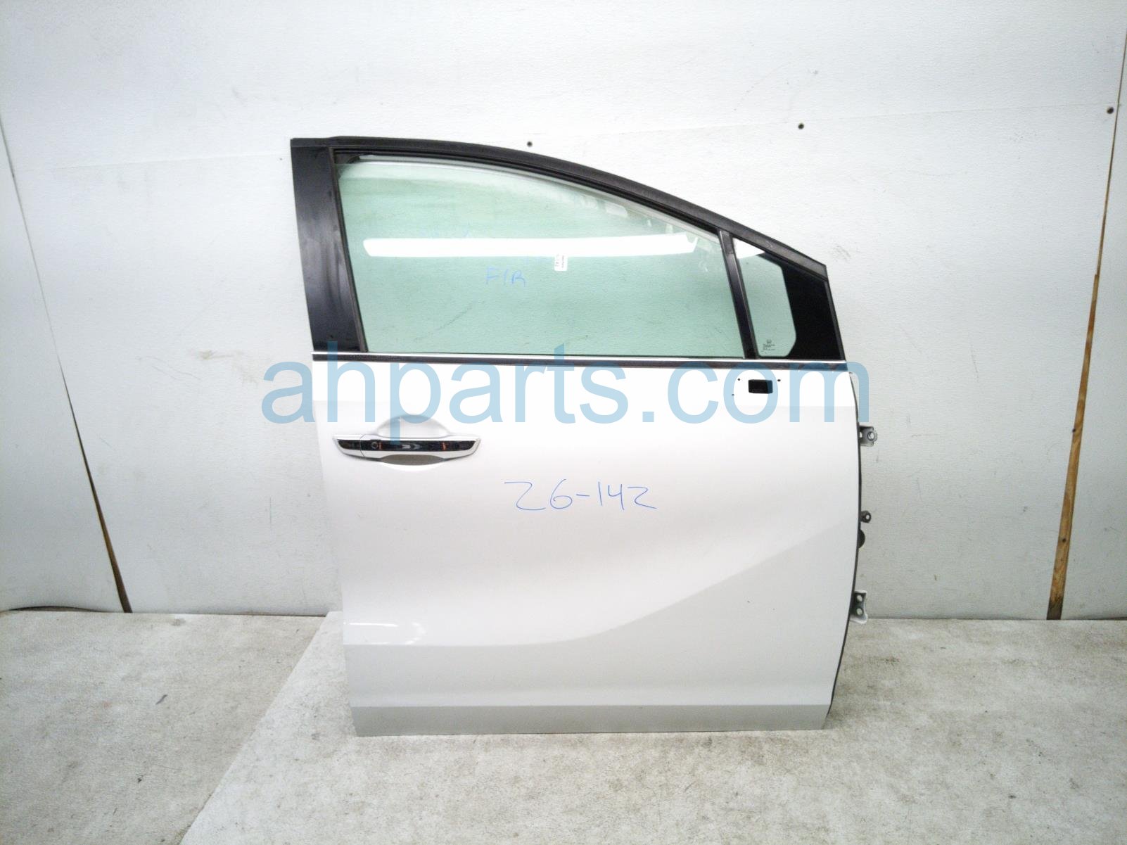Honda FR/RH DOOR - WHITE - NO MIRROR/TRIM